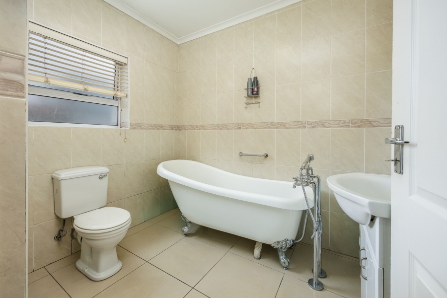 6 Bedroom Property for Sale in Rouxville Western Cape